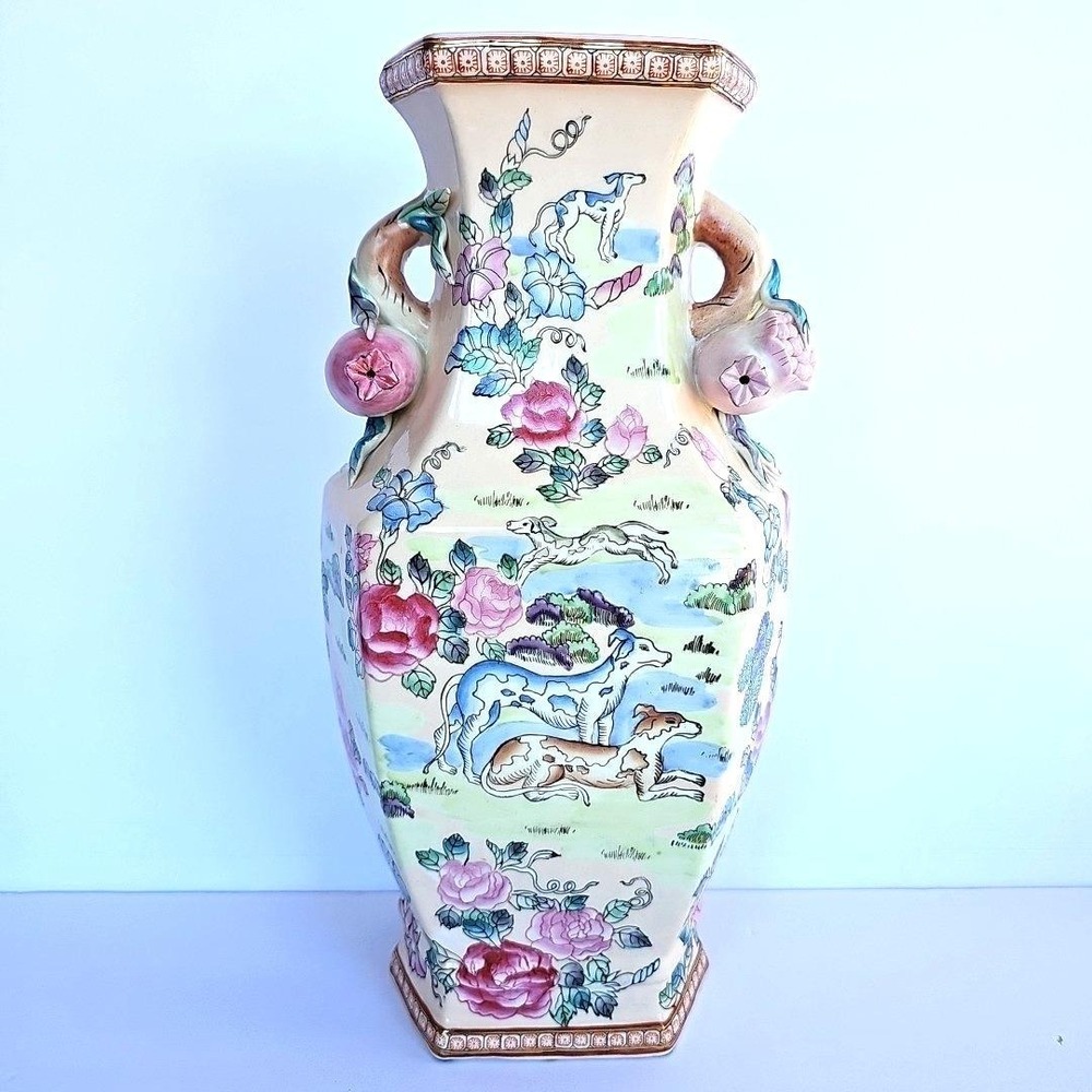 Vtg Chinoiserie Famille Verte Pink Polychrome Vase Hunting Dogs Pomegranate 1958 - Picture 1 of 16